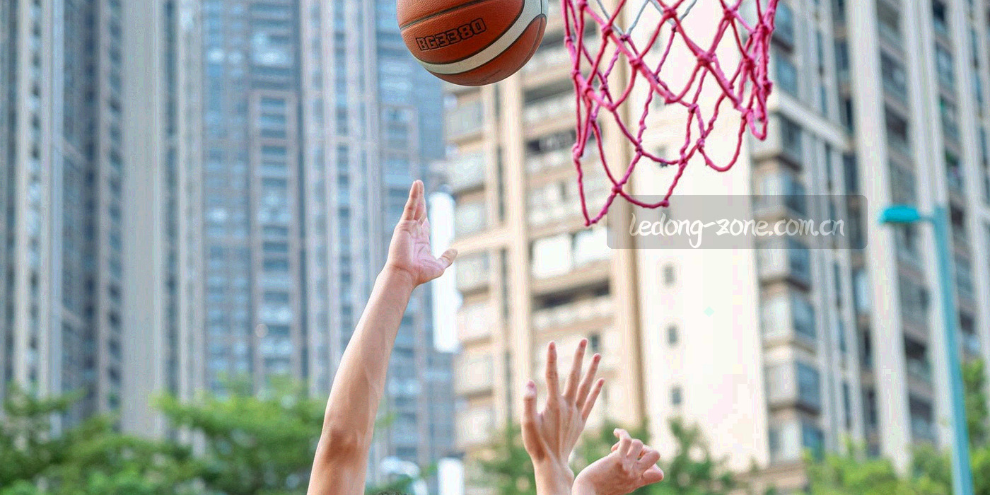 五个服务品类的价格区间对比信息图，横向条带依次排布